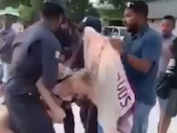 Urlauberin wegen Bikinis von Polizei abgeführt