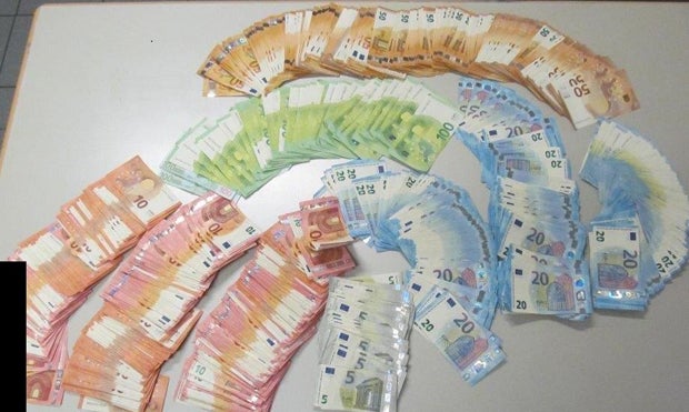 Polizei fasst Mann mit 50.000 Euro bei U6-Station