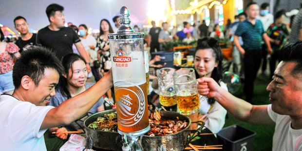 Weltweit 694.000 Corona-Tote, aber China feiert