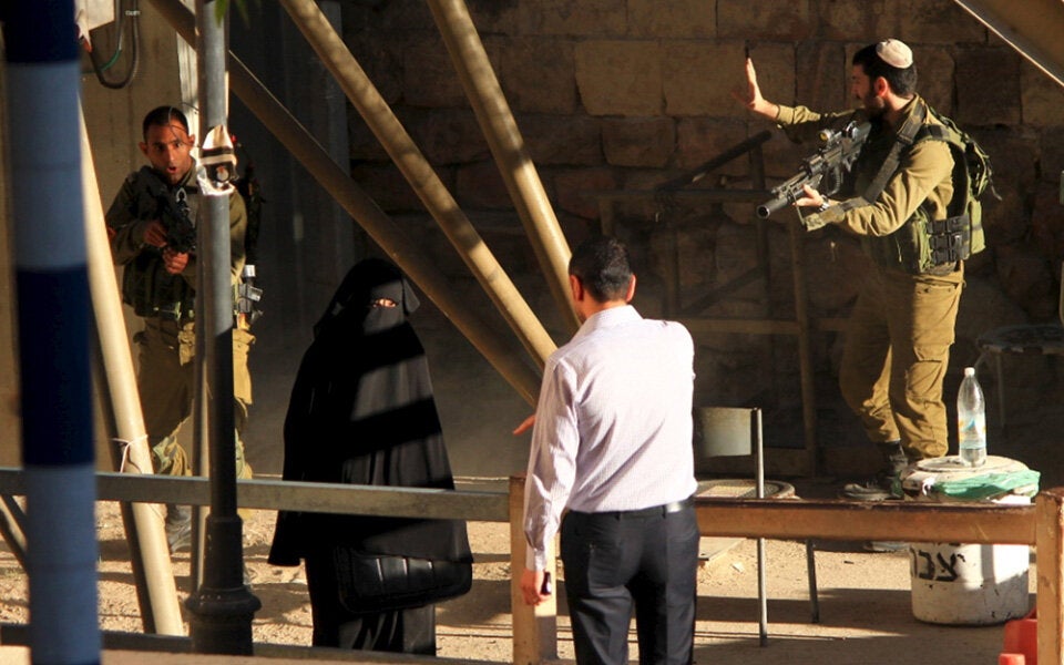 Studentin (18) an Checkpoint erschossen