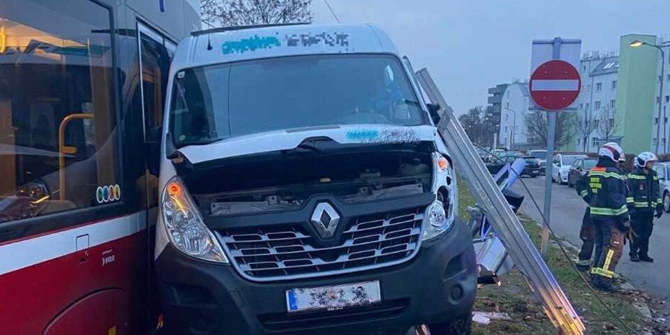 Bim kracht gegen Lieferwagen - ein Verletzter