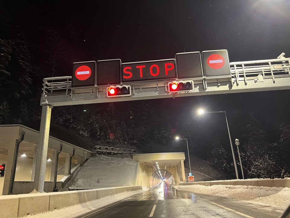 Brandherd ausgebrochen: Autobahn A10 gesperrt