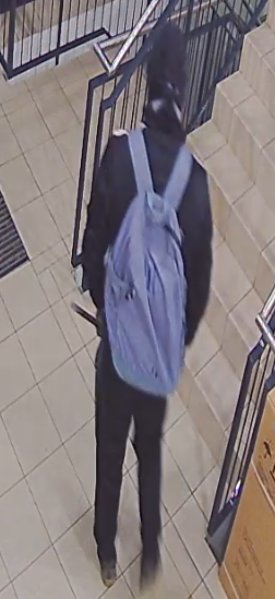 Wenn Sie diesen Mann sehen, rufen Sie die Polizei