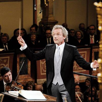 Rihanna - Queen of Downloads