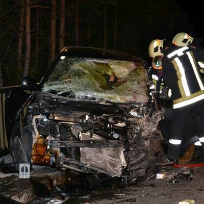 Bilder: Verletzte bei Unfall mit Reh