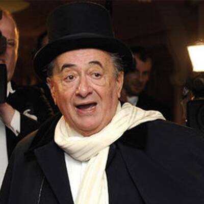 H. Glööckler hält heuer Hof.