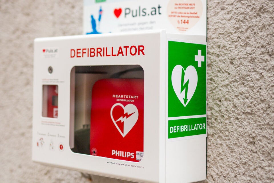 Defibrillator