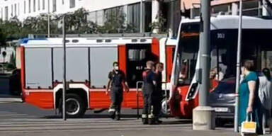 Pkw crasht mit Bim: 21-J&auml;hrige verletzt