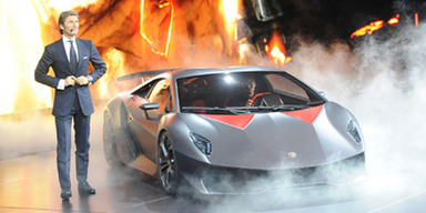 VW-Konzern mit Produktfeuerwerk in Paris