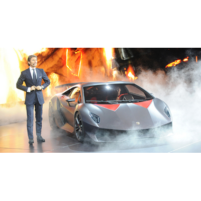 VW-Konzern mit Produktfeuerwerk in Paris