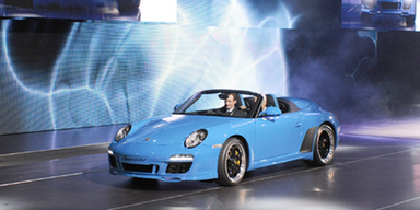 VW-Konzern mit Produktfeuerwerk in Paris