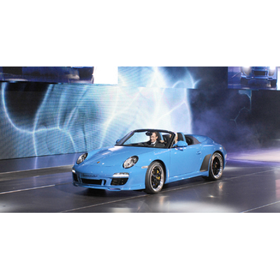 VW-Konzern mit Produktfeuerwerk in Paris