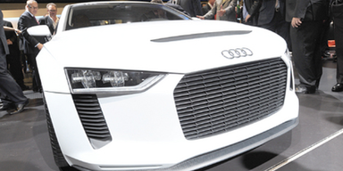 VW-Konzern mit Produktfeuerwerk in Paris