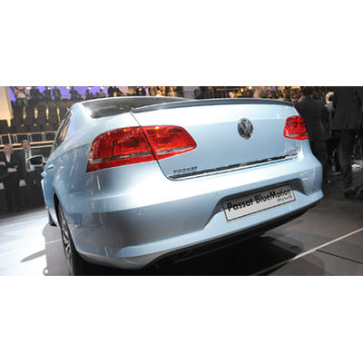 VW-Konzern mit Produktfeuerwerk in Paris