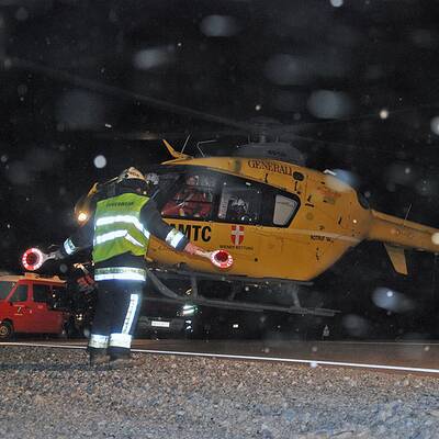 Mit Auto in Baustellengraben gestürzt
