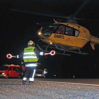 Mit Auto in Baustellengraben gestürzt