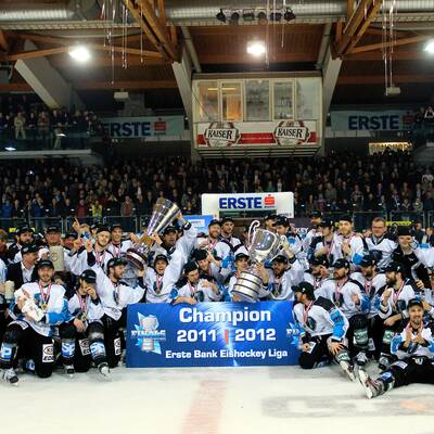  Black Wings Linz feiern Meistertitel