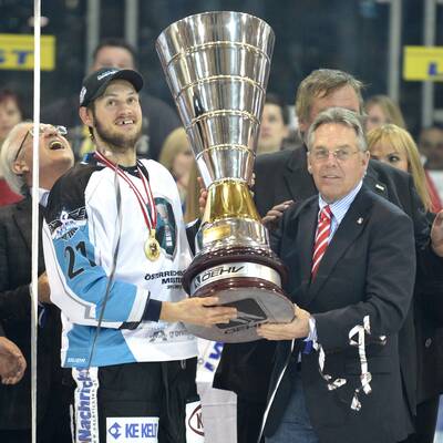  Black Wings Linz feiern Meistertitel