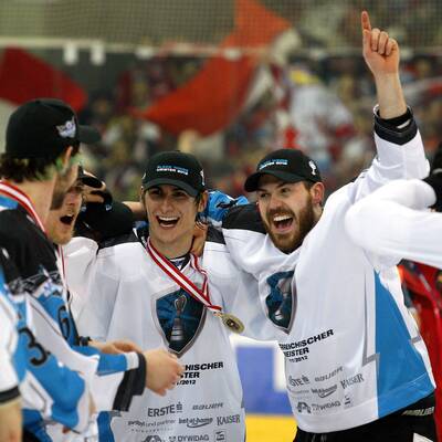  Black Wings Linz feiern Meistertitel
