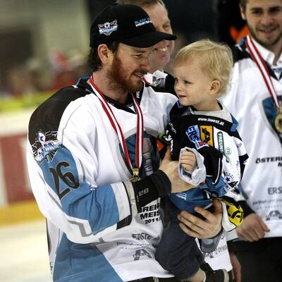  Black Wings Linz feiern Meistertitel