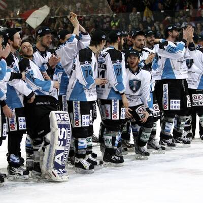  Black Wings Linz feiern Meistertitel
