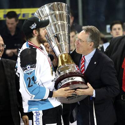  Black Wings Linz feiern Meistertitel