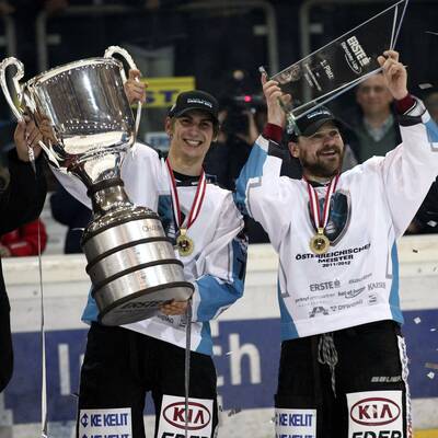  Black Wings Linz feiern Meistertitel