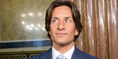 Warten auf die Steuer-Akte KHG