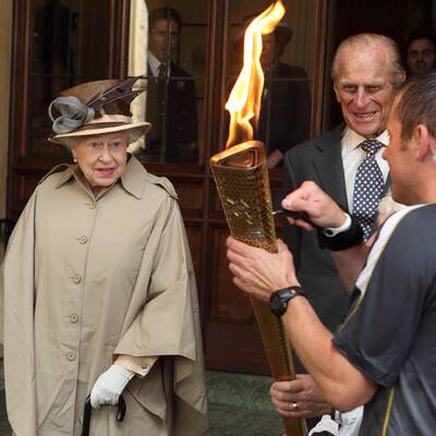 Queen empfängt Olympisches Feuer