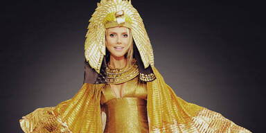 Heidi Klum feiert Halloween als Kleopatra