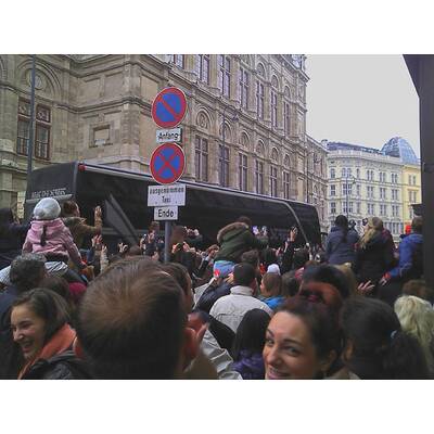 Jusnin Bieber Fans belagern Hotel Sacher