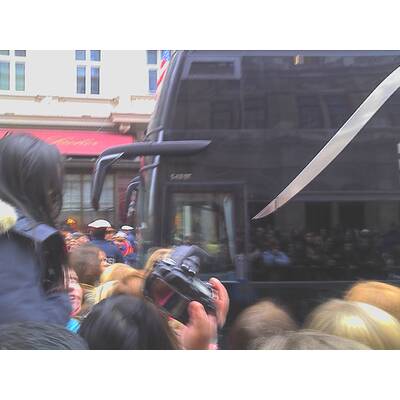 Jusnin Bieber Fans belagern Hotel Sacher