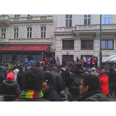 Justin Bieber Fans belagern Hotel Sacher