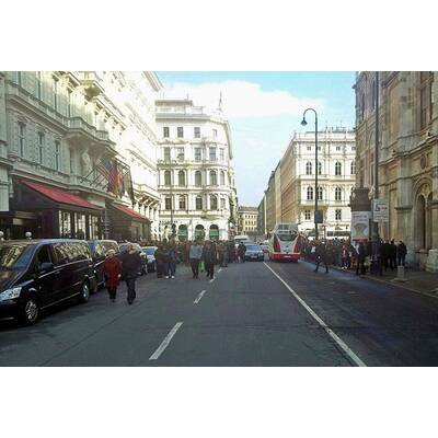 Justin Bieber Fans belagern Hotel Sacher