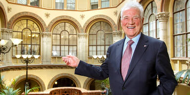 Frank zieht in die Hofburg ein