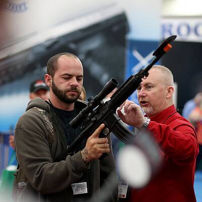70.000 Menschen besuchen NRA-Waffenmesse