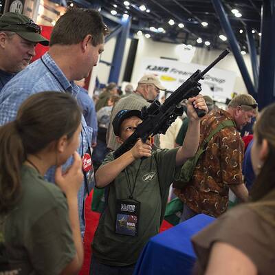 70.000 Menschen besuchen NRA-Waffenmesse