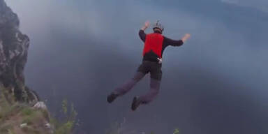 300 Meter: Basejumper filmt eigenen Absturz