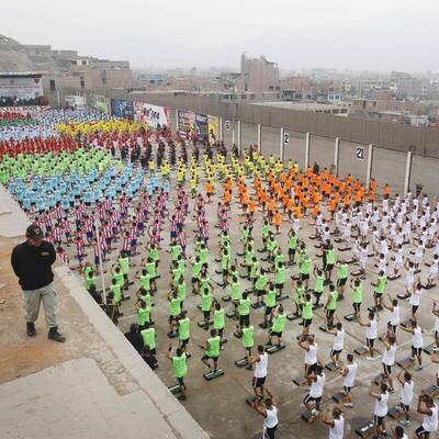 Peru: Sträflinge brechen Tanz-Weltrekord