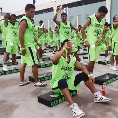 Peru: Sträflinge brechen Tanz-Weltrekord