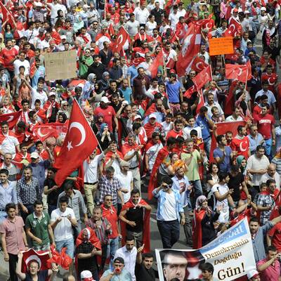 Pro- & Anti-Erdogan-Märsche in Wien