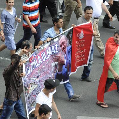 Pro- & Anti-Erdogan-Märsche in Wien
