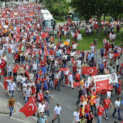 Pro- & Anti-Erdogan-Märsche in Wien