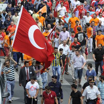 Pro- & Anti-Erdogan-Märsche in Wien