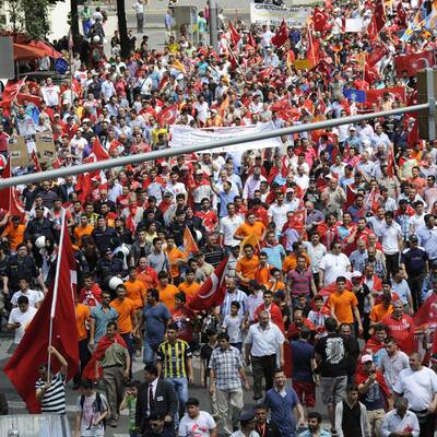Pro- & Anti-Erdogan-Märsche in Wien