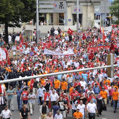 Pro- & Anti-Erdogan-Märsche in Wien