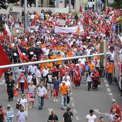 Pro- & Anti-Erdogan-Märsche in Wien
