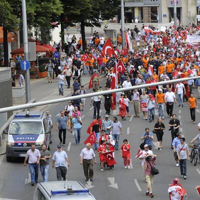 Pro- & Anti-Erdogan-Märsche in Wien
