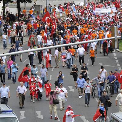 Pro- & Anti-Erdogan-Märsche in Wien