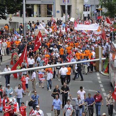 Pro- & Anti-Erdogan-Märsche in Wien